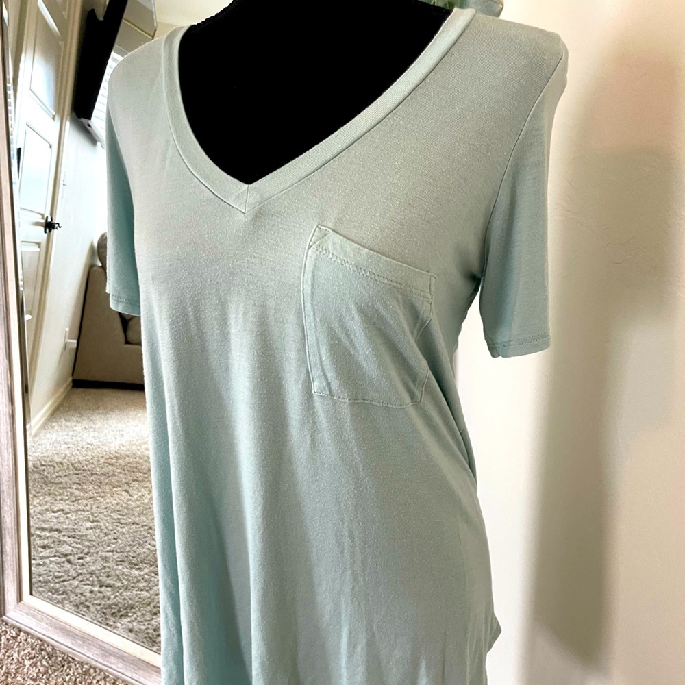 Light green tunic with pocket. Medium.